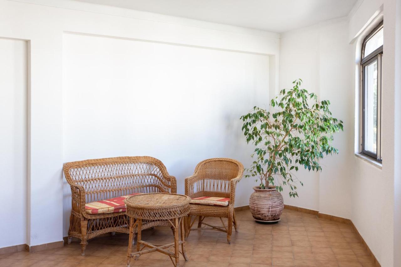 Host Wise - Bright Cozy Flats W Terrace & Pool Lägenhet Quarteira Exteriör bild